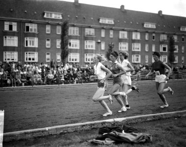 NH Athletiekkampioenschappen op Sintelbaan te Amsterdam De 80m horden dames 80, Bestanddeelnr 915-4002