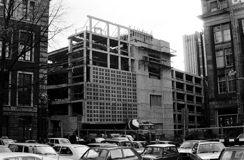 Nieuwbouw van een parkeergarage bij de Bijenkorf in Amsterdam, Bestanddeelnr 930-5507
