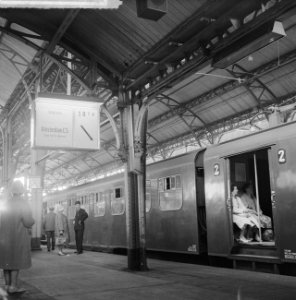Nieuwe aanwijsborden in Station Utrecht, Bestanddeelnr 912-7186
