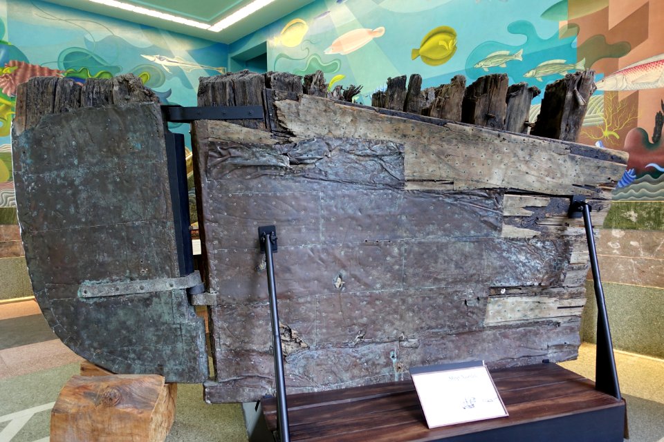 Niantic stern and rudder, built 1832, burnt in the Great Fire of 1851 - San Francisco Maritime Museum - San Francisco, CA - DSC04093