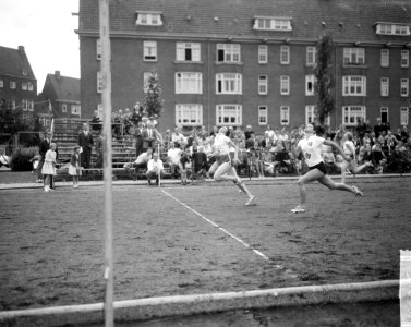 NH Athletiekkampioenschappen op Sintelbaan te Amsterdam De 80m horden dames A, Bestanddeelnr 915-4001