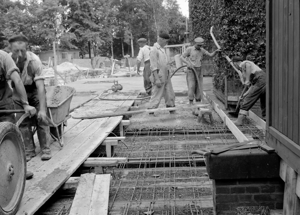 Nieuwbouw vleugel hoofdkantoor Arnhem Beton storten, Bestanddeelnr 192-0933