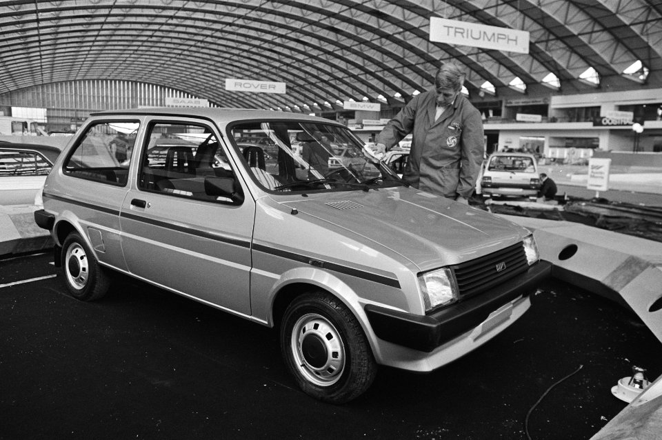 Nieuwe auto van Britisch Leyland, de Mini-metro bij de voorbereiding van de RAI, Bestanddeelnr 931-2971