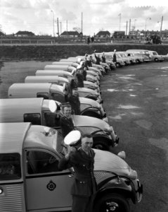Nieuwe autos voor de Wegenwacht, Bestanddeelnr 910-7564