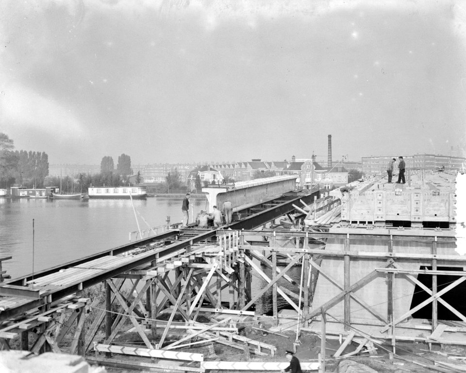 Nieuwe Amstelbrug in aanbouw, Bestanddeelnr 934-7129