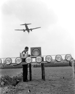 Nieuwe (proef) Amerikaanse lichtlandingssysteem Schiphol, Bestanddeelnr 908-5946