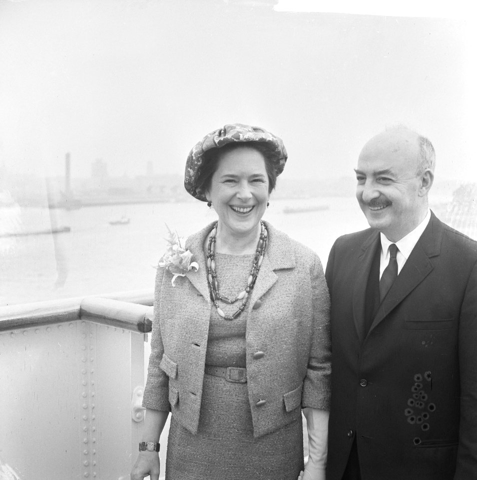 Nieuwe Amerikaanse ambassadeur H. Tyler en echtgenote in Nederland, op de Ss. Ro, Bestanddeelnr 917-8589