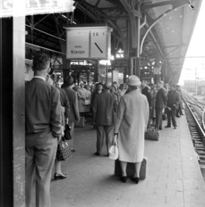 Nieuwe aanwijsborden in Station Utrecht, Bestanddeelnr 912-7185