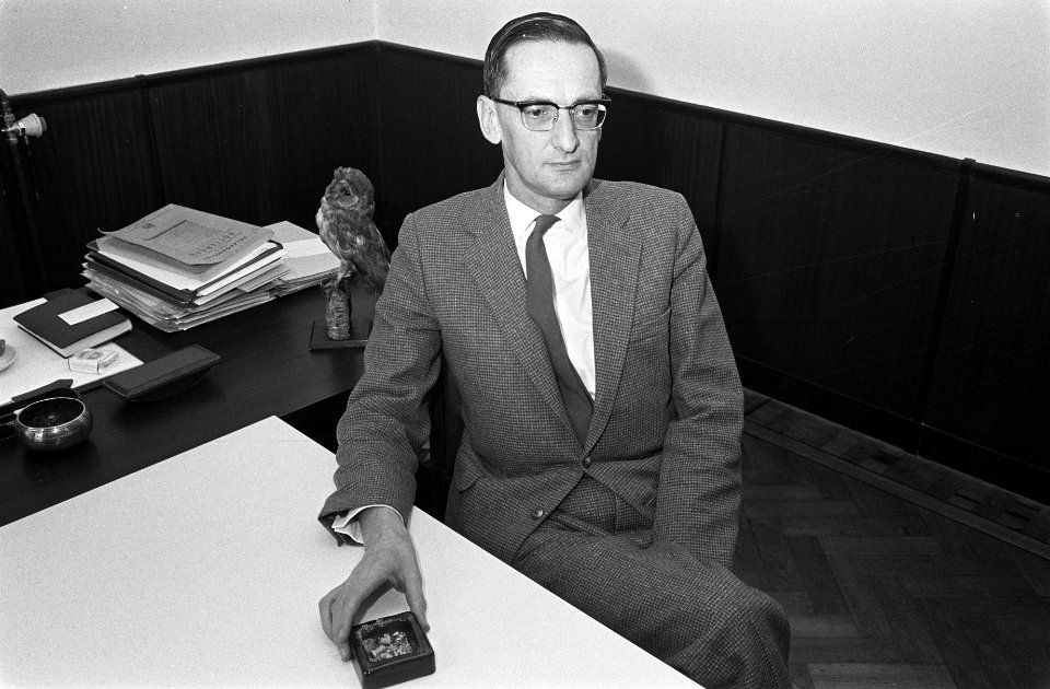 Nieuwe directeur voor Het Dorp de Dordrechtse advocaat mr. W. P. Bijleveld (ko, Bestanddeelnr 916-0280