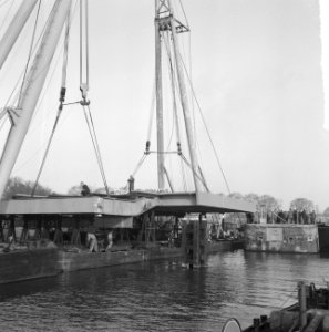 Nieuwe brug (bovenbouw) over Kraaienplein, over de Willemssluis gedragen door tw, Bestanddeelnr 917-1236