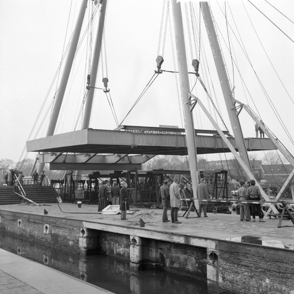 Nieuwe brug (bovenbouw) over Kraaienplein, over de Willemssluis gedragen door tw, Bestanddeelnr 917-1234