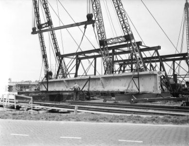 Nieuwe Amstelbrug Amsterdam, laatste onderdelen, Bestanddeelnr 906-0165