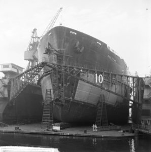Nieuwe boeg voor Monroviaans Schip Bij de RDM het schip Ore Titan, Bestanddeelnr 915-7155