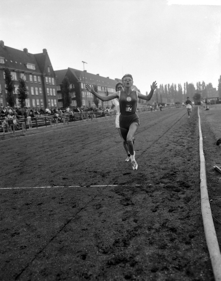 NH Athletiekkampioenschappen op Sintelbaan te Amsterdam De 80m horden dames H, Bestanddeelnr 915-3999
