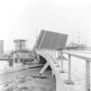 Nieuwe brug over de Schie, bijna gereed, Bestanddeelnr 918-7016