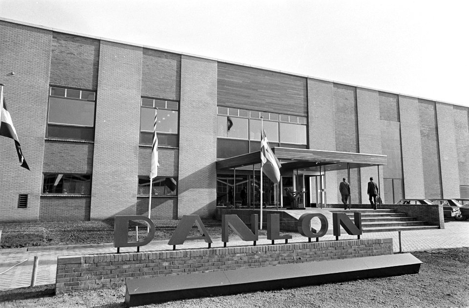 Nieuwe Danlon fabriek geopend, te Emmen, exterieur Danlon fabriek ingang, Bestanddeelnr 921-7653