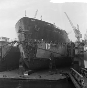 Nieuwe boeg voor Monroviaans Schip Bij de RDM het schip Ore Titan, Bestanddeelnr 915-7156