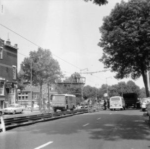Nieuwe montagewagen te Rotterdam, hier in de Vierambachtstraat tijdens werkzaamh, Bestanddeelnr 919-2614