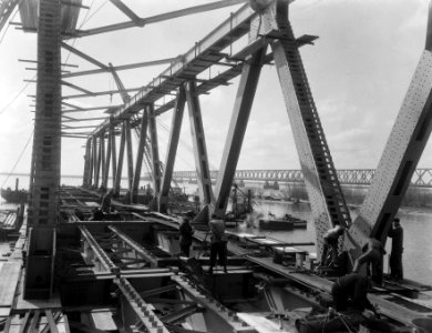 Nieuwe Moerdijkbrug in aanbouw, Bestanddeelnr 906-3876