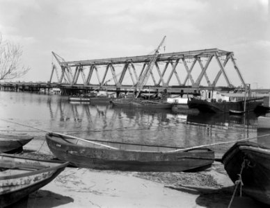 Nieuwe Moerdijkbrug in aanbouw, Bestanddeelnr 906-3873