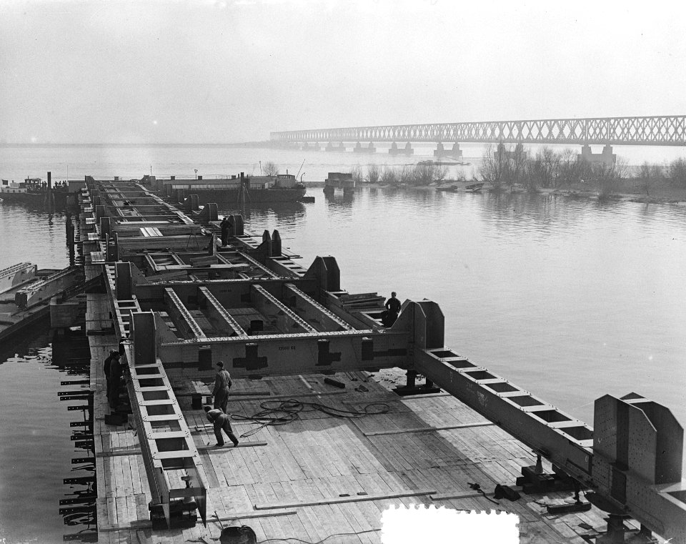 Nieuwe Moerdijkbrug in aanbouw, Bestanddeelnr 906-3437