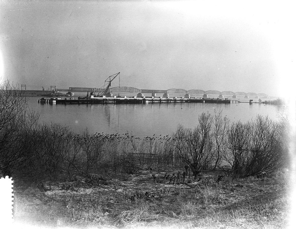 Nieuwe Moerdijkbrug in aanbouw, Bestanddeelnr 906-3439