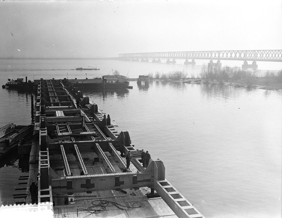 Nieuwe Moerdijkbrug in aanbouw, Bestanddeelnr 906-3438