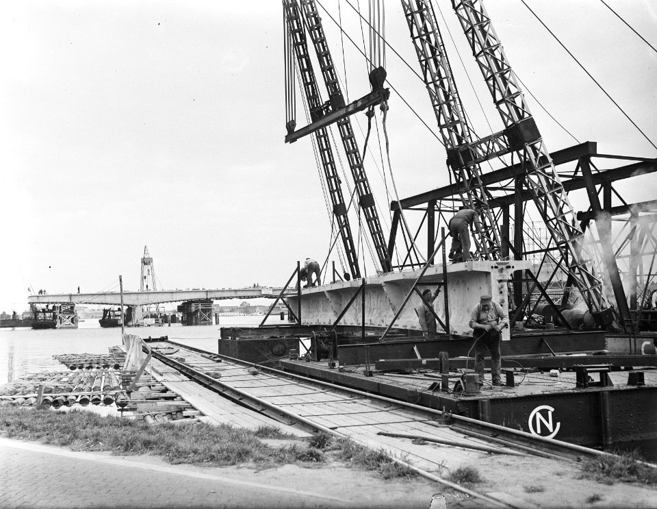 Nieuwe Amstelbrug Amsterdam, laatste onderdelen, Bestanddeelnr 906-0166