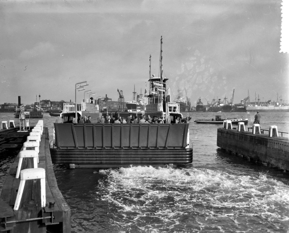 Nieuwe pont Valkenweg Amsterdam. Capaciteit 10 autos, Bestanddeelnr 908-0949