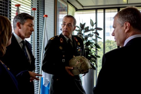 Nieuwe Helm defensie-1