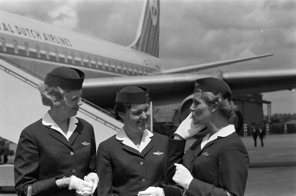 Nieuwe haarmode KLM stewardessen, Bestanddeelnr 911-3375