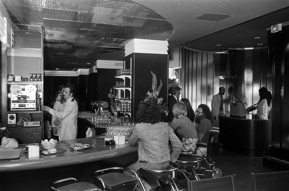 Nieuwe Heinekenhoek geopend in Amsterdam op Leidseplein, interieur, Bestanddeelnr 926-4963