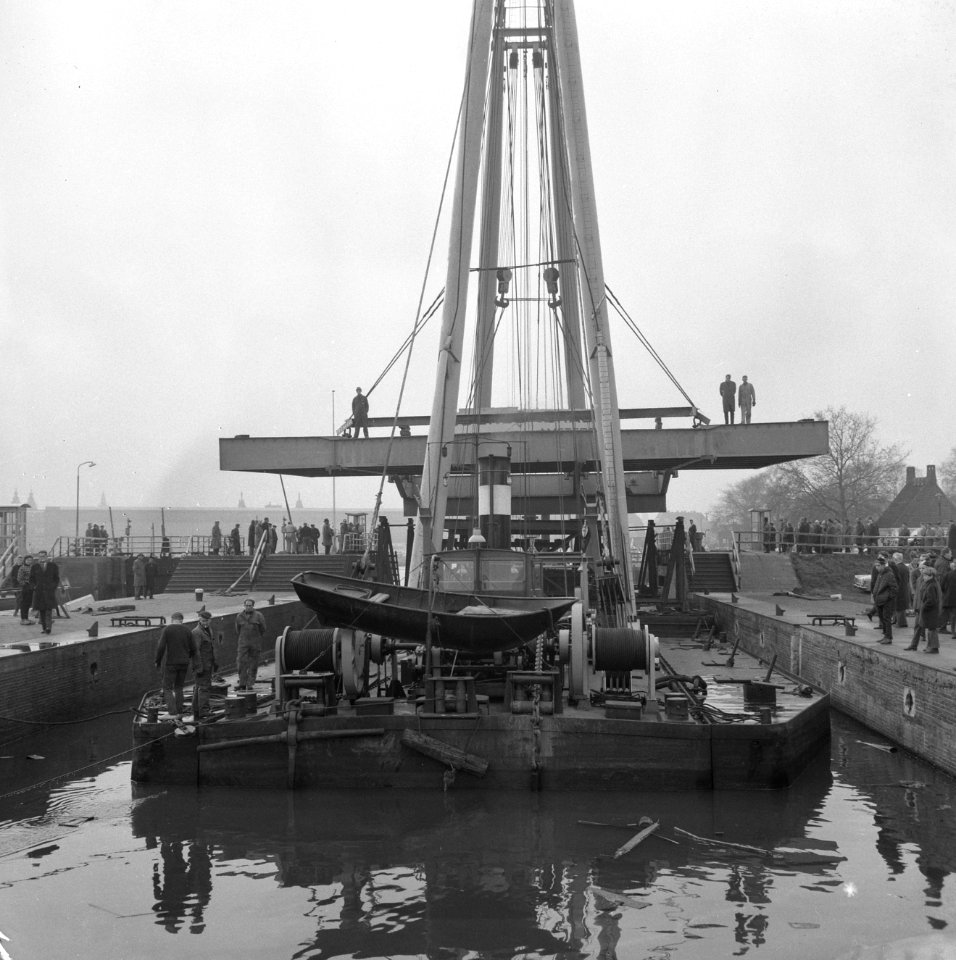 Nieuwe brug (bovenbouw) over Kraaienplein, over de Willemssluis gedragen door tw, Bestanddeelnr 917-1233