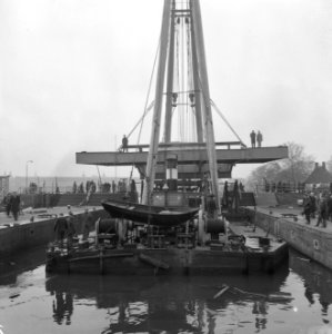 Nieuwe brug (bovenbouw) over Kraaienplein, over de Willemssluis gedragen door tw, Bestanddeelnr 917-1233