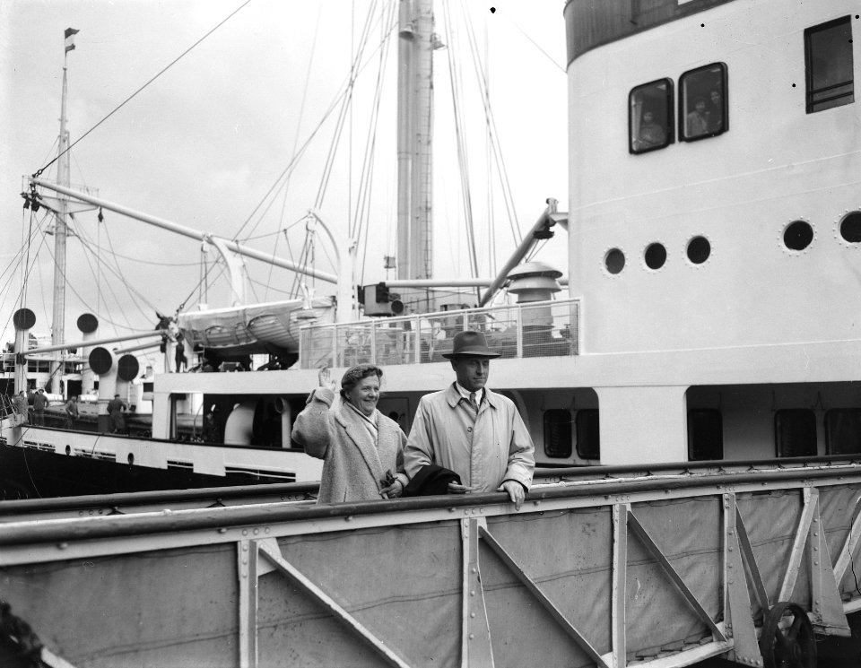 Nieuwe gouverneur van Suriname, J van Tilburg, Bestanddeelnr 907-5494