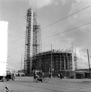 Nieuwe Hervormde Kerk in aanbouw Bos en Lommerplein, Amsterdam, Bestanddeelnr 907-3566