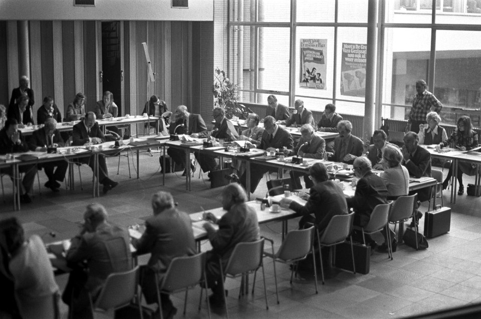Nieuwe NOS-voorzitter mr E C M Jurgens maakt kennis met het NOS-bestuur zaa, Bestanddeelnr 928-1503