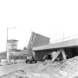 Nieuwe brug over de Schie, bijna gereed, Bestanddeelnr 918-7015