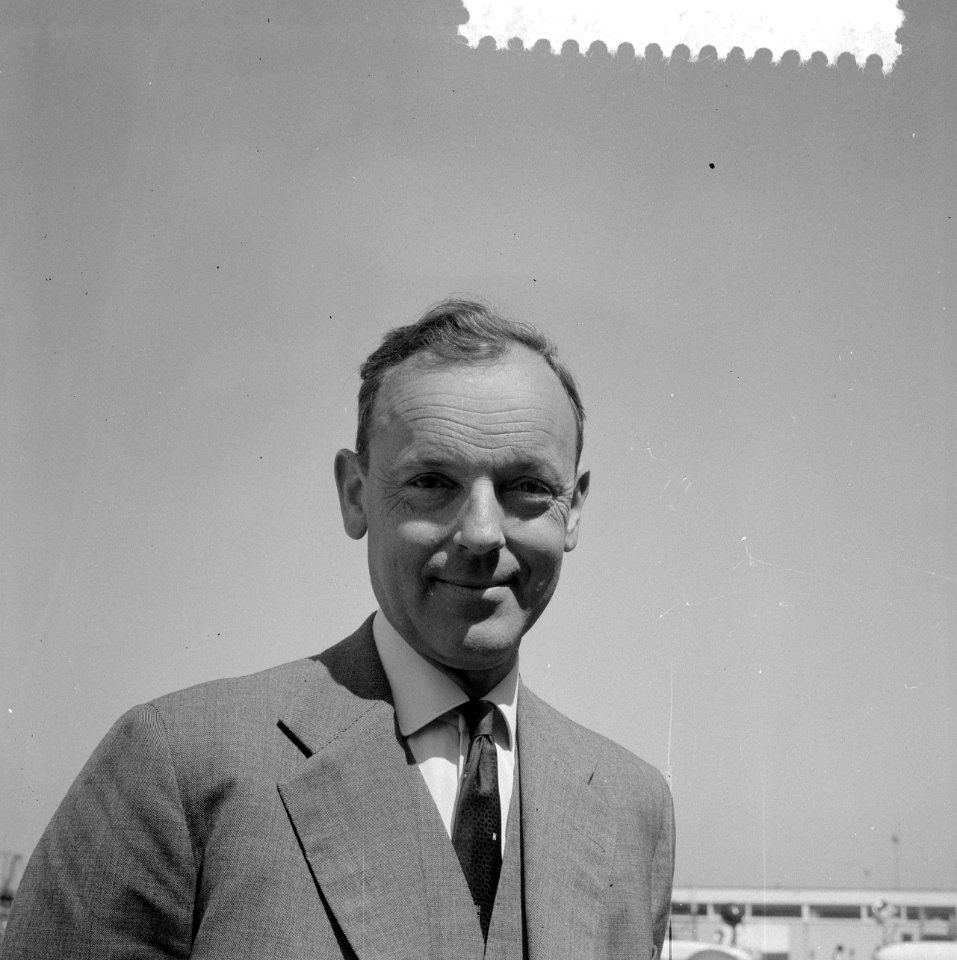 Nieuwe Nederlandse ambassadeur in Griekenland, mr K B Baron van Lijnden (kop), Bestanddeelnr 916-7683
