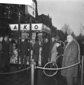 Nieuwe kiosk in Amsterdam voor Stedelijk Museum . Exterieur kiosk, Bestanddeelnr 913-4984
