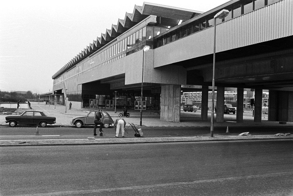 Nieuwe metrostation Slinge wordt 25 november geopend, Rotterdam-Zuid exterieur, Bestanddeelnr 924-0387