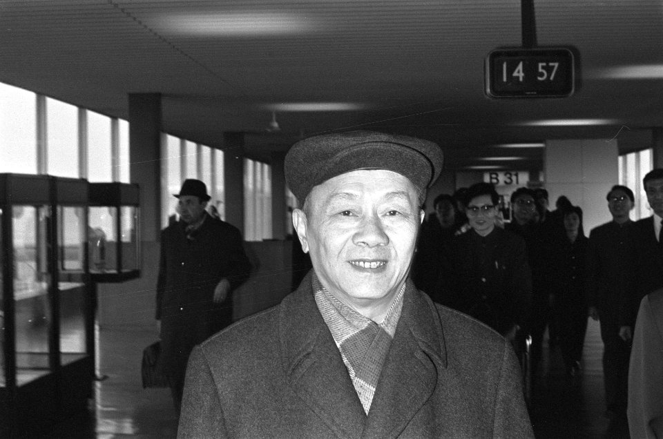 Nieuwe ambassadeur van China aangekomen op Schiphol ambassadeur Chen Hsin Jen n, Bestanddeelnr 927-7034