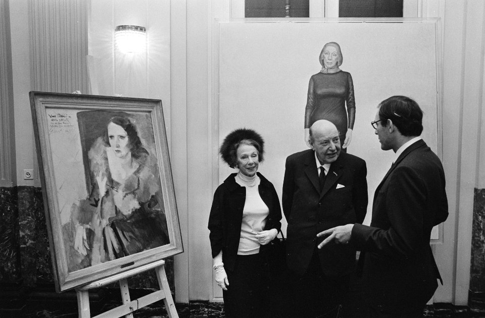 Nieuwe kunstwerken in Stadsschouwburg, Amsterdam v.l.n.r Charlotte Kohler , Alb, Bestanddeelnr 923-9638