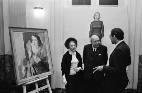 Nieuwe kunstwerken in Stadsschouwburg, Amsterdam v.l.n.r Charlotte Kohler , Alb, Bestanddeelnr 923-9638