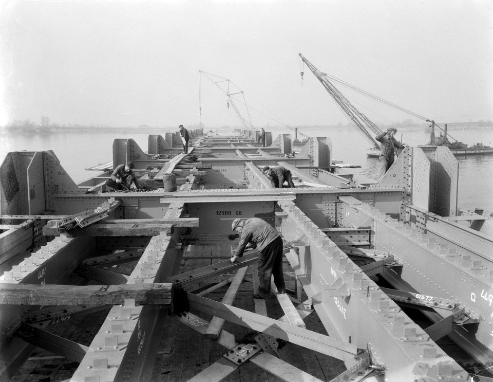 Nieuwe Moerdijkbrug in aanbouw, Bestanddeelnr 906-3440