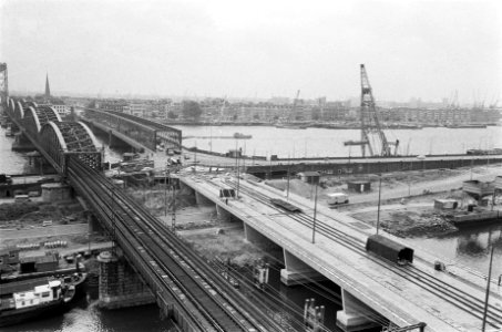 Nieuwe oprit voor tram, naast het station Blaak te Rotterdam in gebruikgesteld, Bestanddeelnr 915-4979