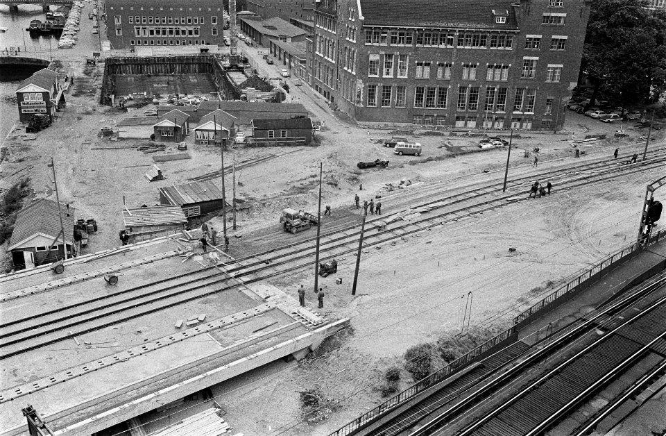 Nieuwe oprit voor tram, naast het station Blaak te Rotterdam in gebruikgesteld, Bestanddeelnr 915-4980