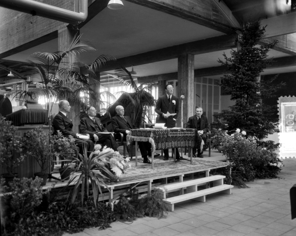 Nieuwe landbouwinstituten (5) Wageningen, gebouwencomplex officiele opening door, Bestanddeelnr 906-8109