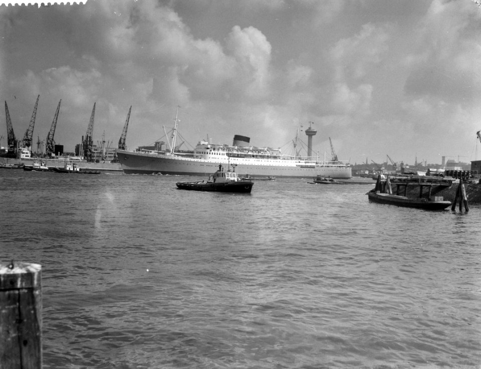 Nieuwe havenboot in dienst te Rotterdam, Bestanddeelnr 911-5138