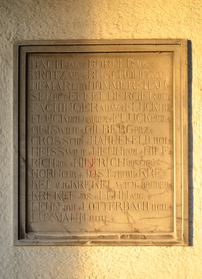 Niederselters, Kriegergedächtniskapelle, Tafel, links